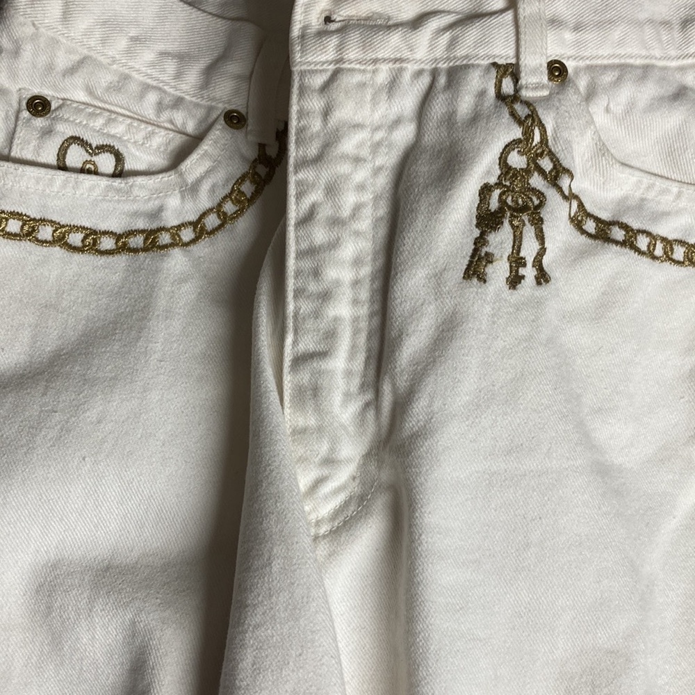 St. John signature high rise straight leg jeans. Cropped with 5 pockets.